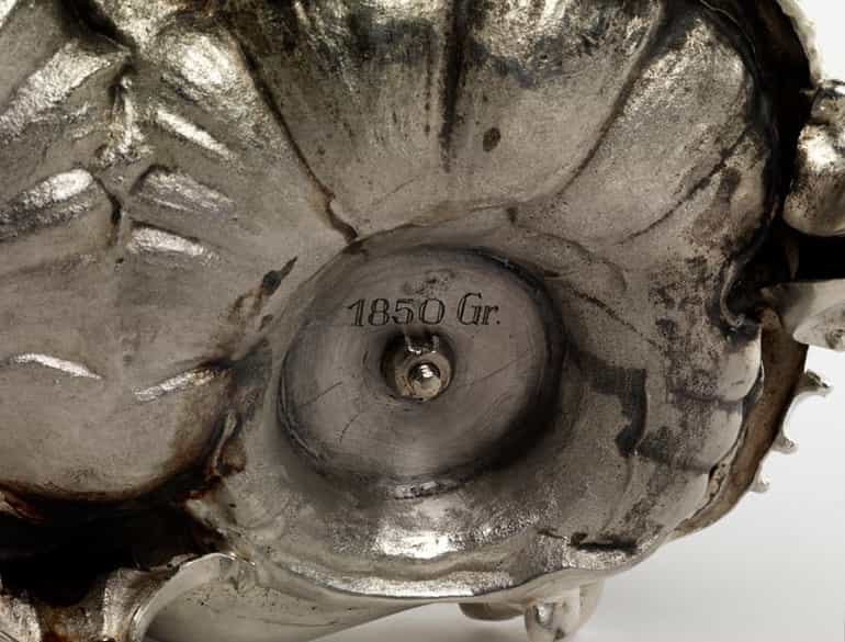 Detailabbildung: Silbernes Prunkschreibzeug im Rokoko-Stil