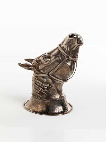 Detailabbildung: Seltener silberner Pferdkopf-Sturzbecher