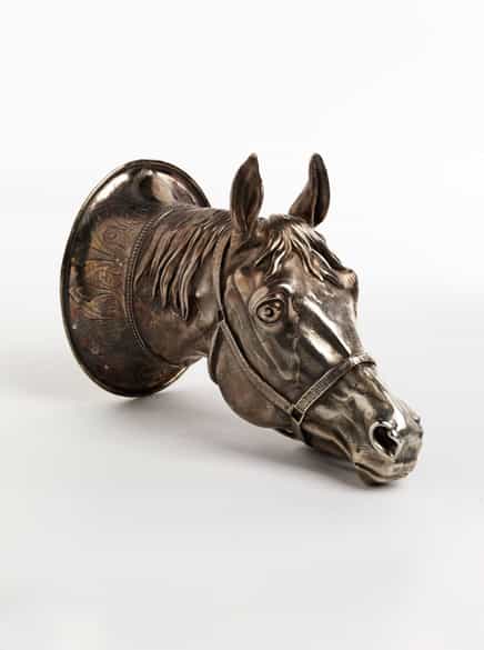 Detailabbildung: Seltener silberner Pferdkopf-Sturzbecher