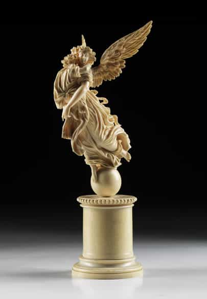 Detailabbildung: Elfenbein-Schnitzfigur eines Schutzengels