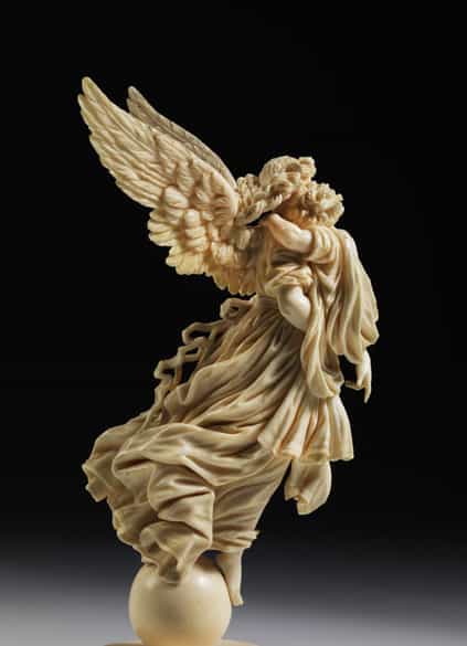 Detailabbildung: Elfenbein-Schnitzfigur eines Schutzengels
