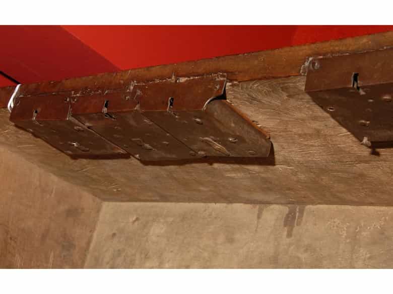 Detailabbildung: Seltene Nussbaumtruhe