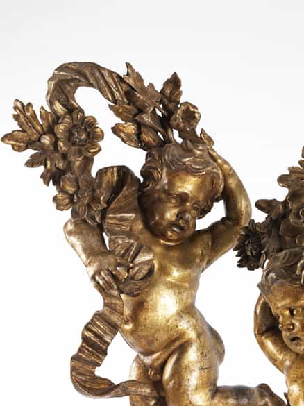 Detailabbildung: Paar geschnitzte und ganzvergoldete Putten