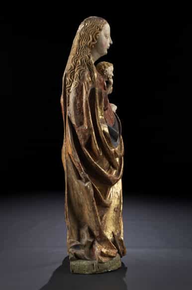 Detailabbildung: Bedeutende Schnitzfigur einer gotischen Madonna mit Kind