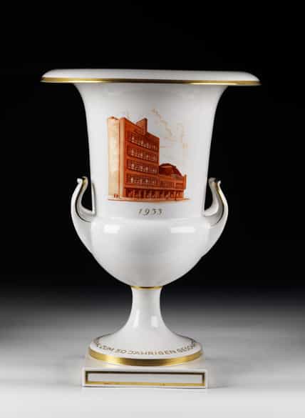Detailabbildung: Große KPM-Kratervase mit Geschäftsjubiläumsdekor