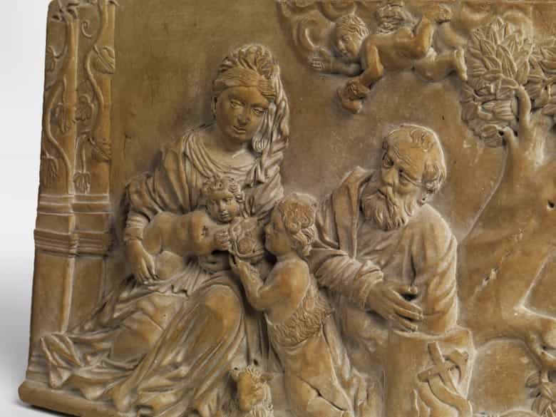 Detailabbildung: Bildreliefplatte mit Darstellung der Heiligen Familie und des Johannesknaben
