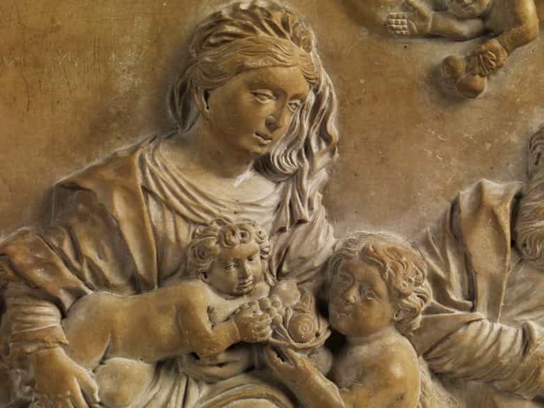 Detailabbildung: Bildreliefplatte mit Darstellung der Heiligen Familie und des Johannesknaben