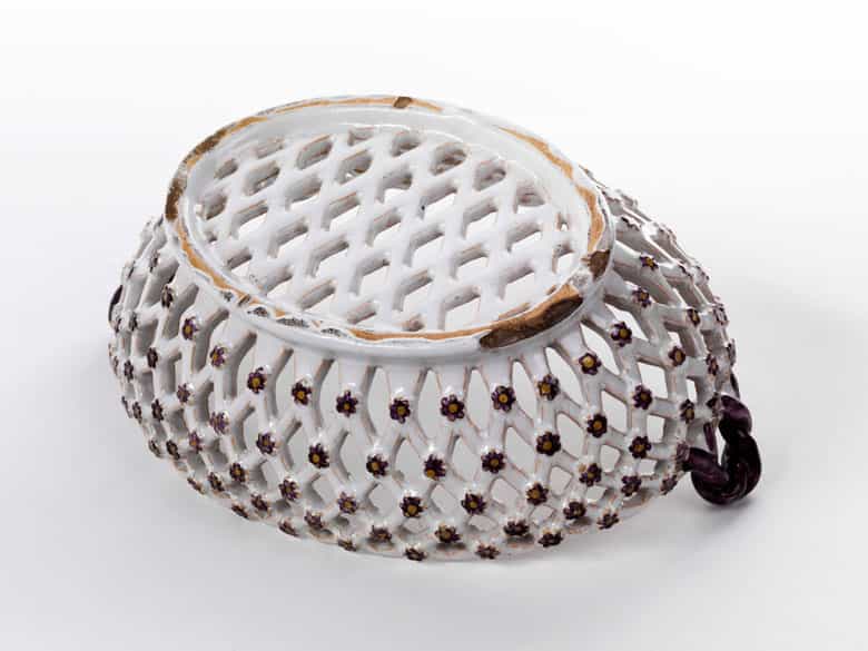 Detailabbildung: Fayence-Henkelkörbchen