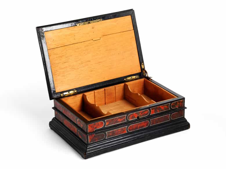 Detailabbildung: Schatulle im Renaissance-Stil