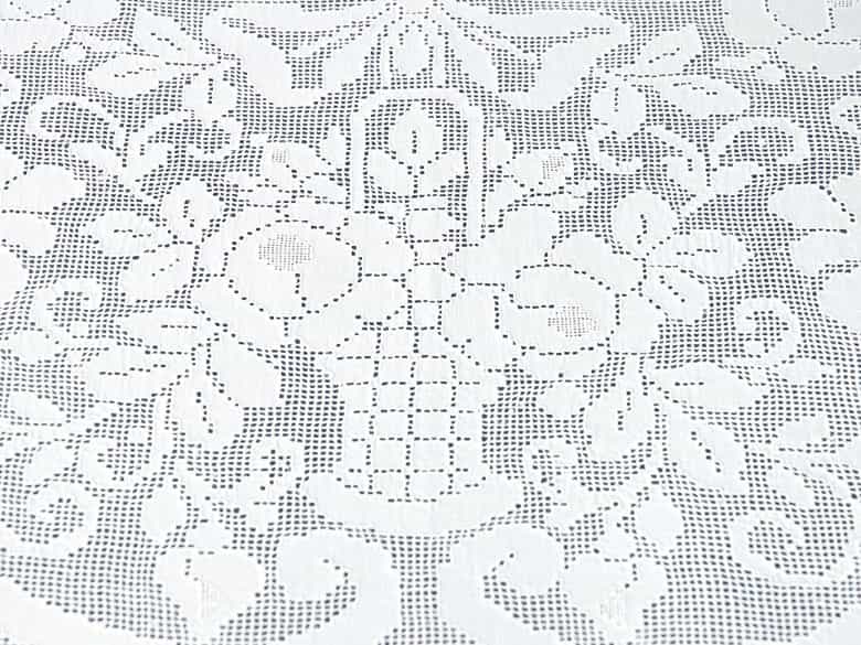 Detailabbildung: Ovales Tafeltuch mit reicher A-Jour-Handarbeit
