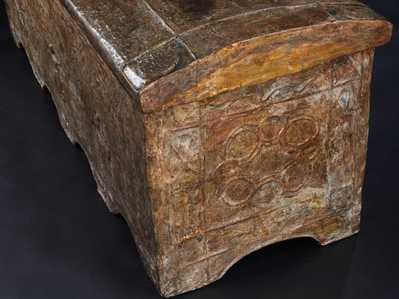 Detailabbildung: Erhabene Renaissance-Truhe in Pastiglia-Technik