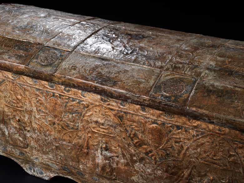 Detailabbildung: Erhabene Renaissance-Truhe in Pastiglia-Technik