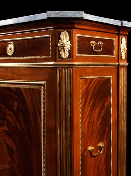 Detailabbildung: Bedeutender Sekretär von Adam Weisweiler