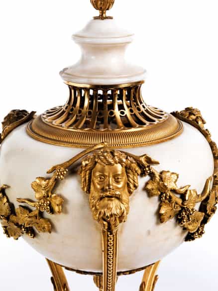 Detailabbildung: Paar Brûle-Parfum-Vasen