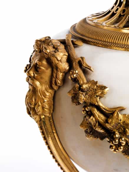 Detailabbildung: Paar Brûle-Parfum-Vasen