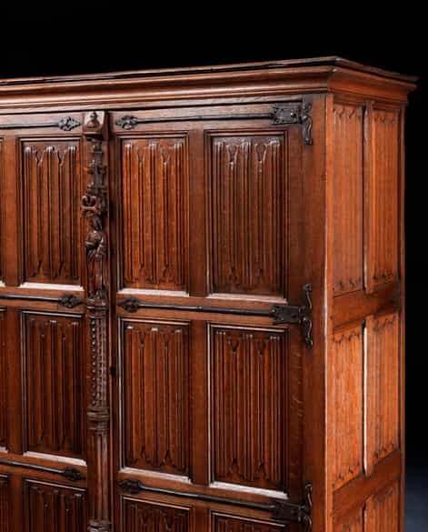 Detailabbildung: Schrank im gotischen Stil