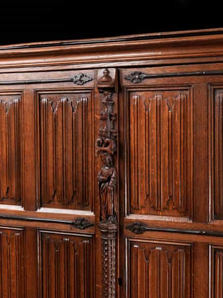 Detailabbildung: Schrank im gotischen Stil