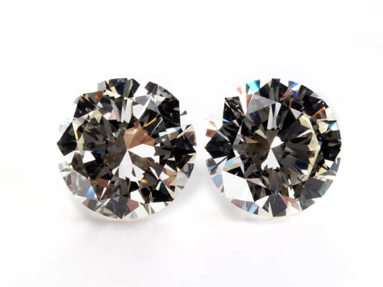 Detailabbildung: † Zwei Brillantsolitäre