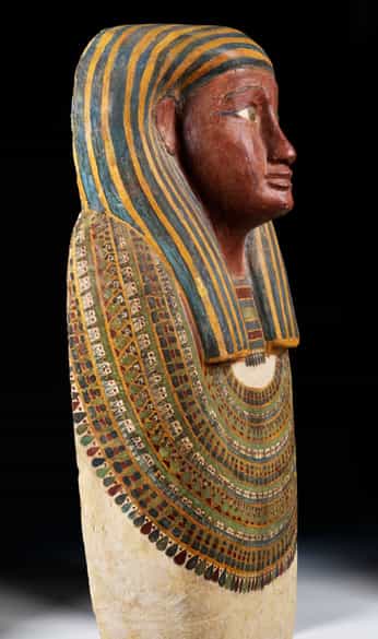 Detailabbildung: Ägyptischer Sarkophagdeckel des AMUN-IRW-RW (Amun-Jarew-Rew)