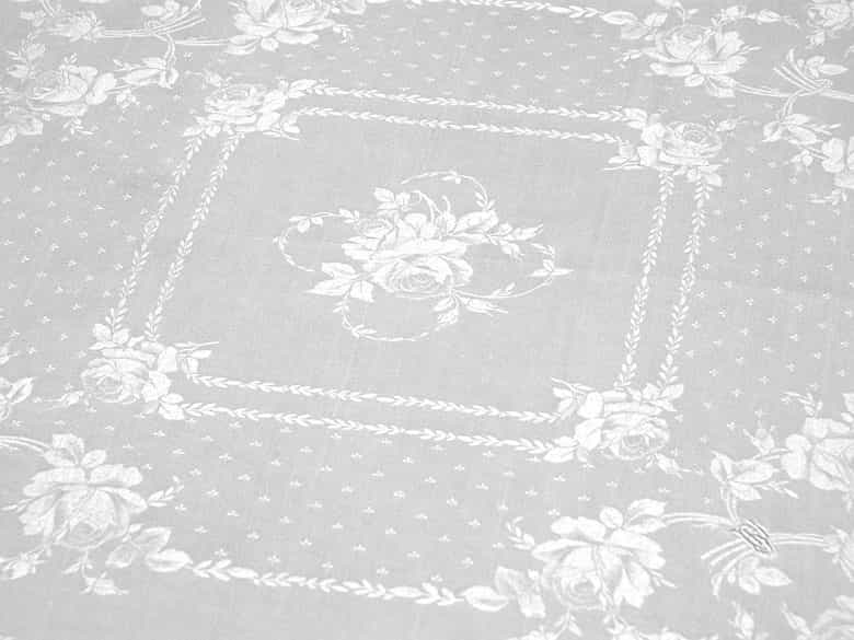 Detailabbildung: Große Tafelgarnitur mit Rosen und 24 Mundtüchern