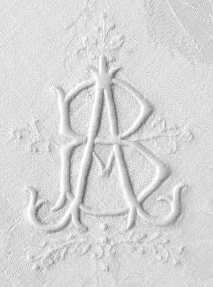 Detailabbildung: Tafeltuch mit stilisierten Dahlien