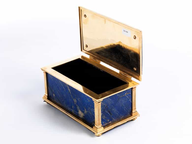 Detailabbildung: Rechteckige Lapislazulidose