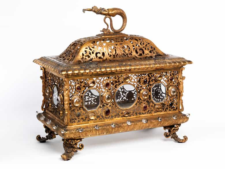 Detailabbildung: Großer Schrein in feuervergoldeter Bronze mit Steinbesatz