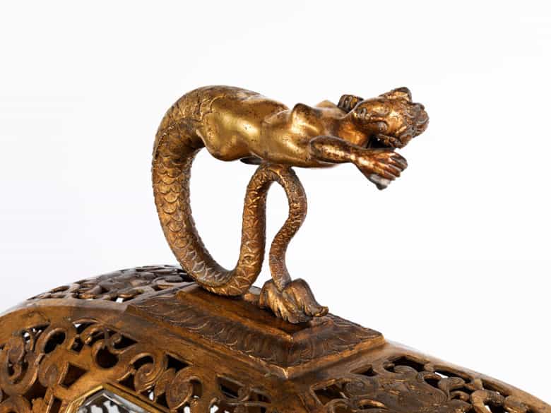 Detailabbildung: Großer Schrein in feuervergoldeter Bronze mit Steinbesatz