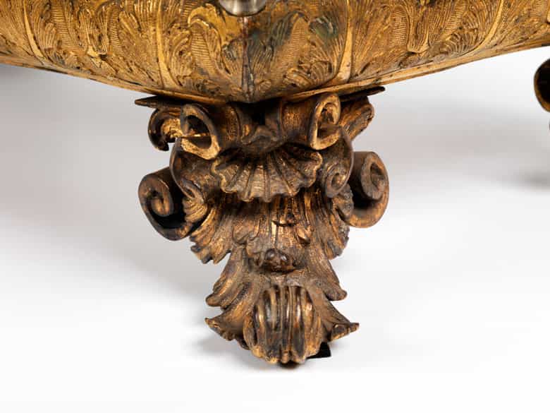 Detailabbildung: Großer Schrein in feuervergoldeter Bronze mit Steinbesatz