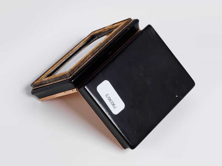 Detailabbildung: Seltene, elegante Schildpattdose mit Miniaturportrait König Williams III. von England