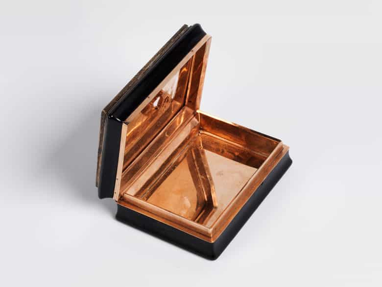 Detailabbildung: Seltene, elegante Schildpattdose mit Miniaturportrait König Williams III. von England