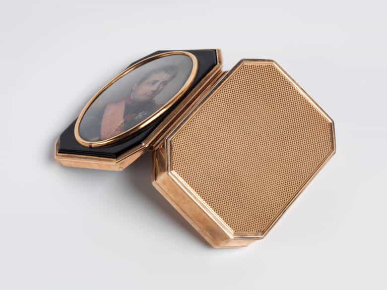 Detailabbildung: Elegante Golddose mit Miniaturportrait Napoleons