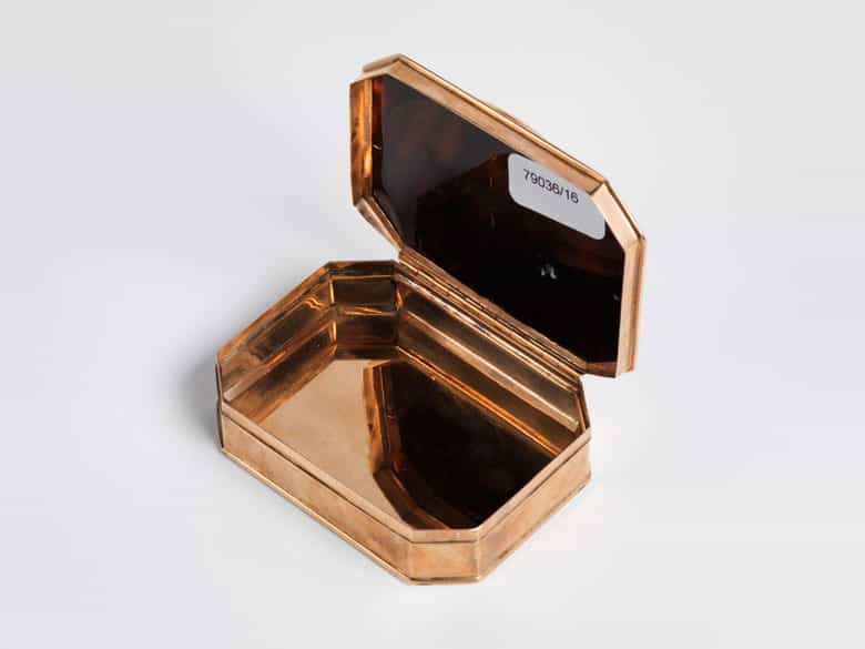 Detailabbildung: Elegante Golddose mit Miniaturportrait Napoleons