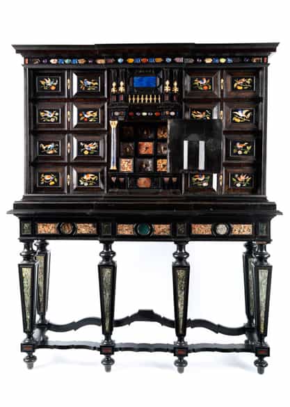 Detailabbildung: Italienischer Prunk-Kabinettschrank mit Pietra dura-Einlagen
