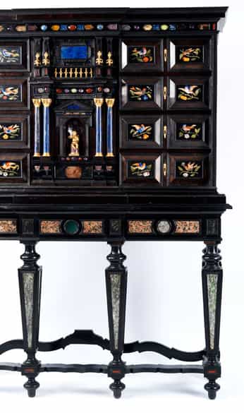 Detailabbildung: Italienischer Prunk-Kabinettschrank mit Pietra dura-Einlagen