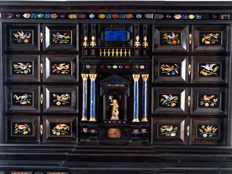 Detailabbildung: Italienischer Prunk-Kabinettschrank mit Pietra dura-Einlagen