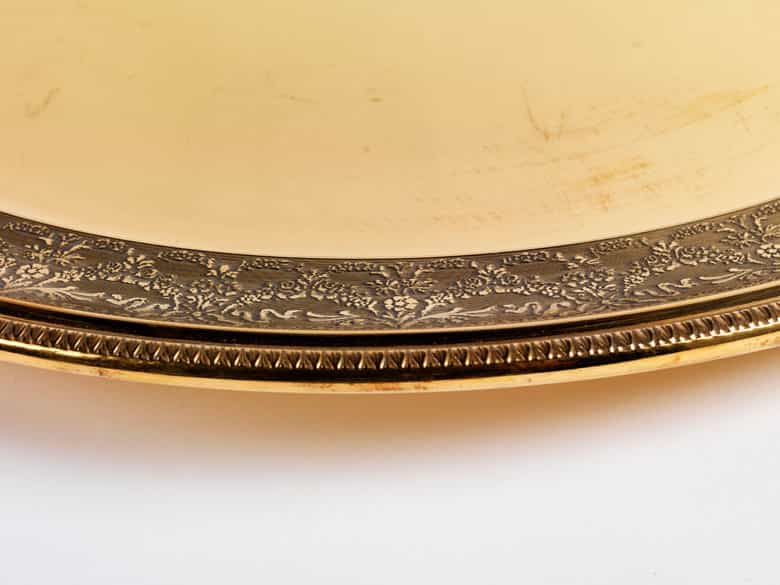 Detailabbildung: Vergoldete Deckelschale mit zugehörigem Tablett