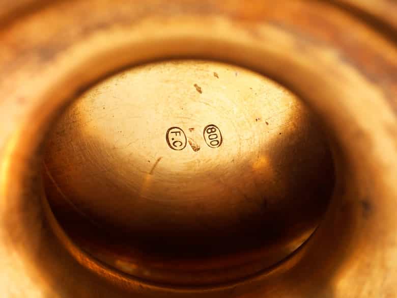 Detailabbildung: Vergoldete Deckelschale mit zugehörigem Tablett