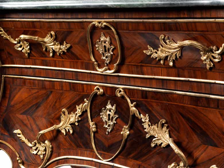 Detailabbildung: Herrschaftliche Prunkkommode