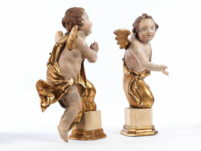 Detailabbildung: Paar adorierende Puttenfiguren