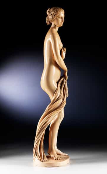 Detailabbildung: Große Elfenbeinstandfigur einer badenden Venus
