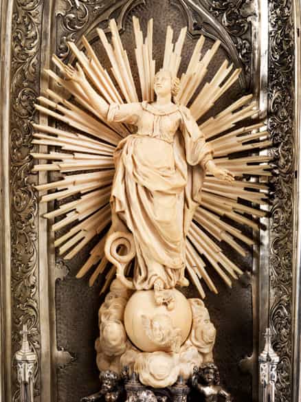 Detailabbildung: Hausaltar in Silber und Elfenbein