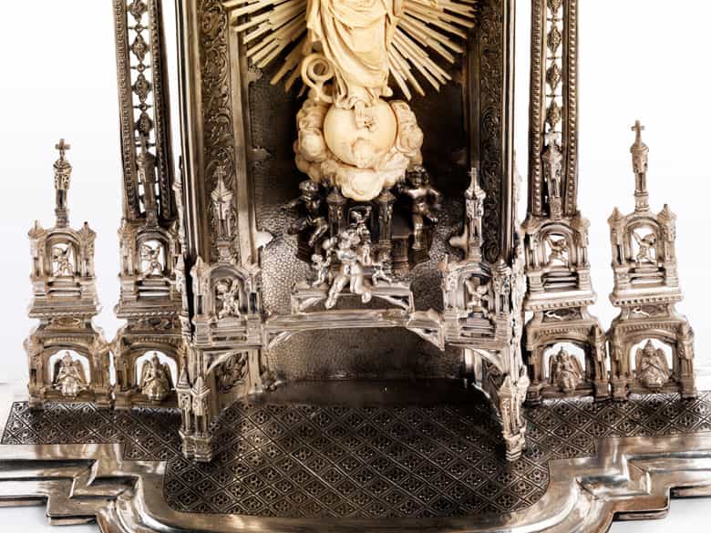 Detailabbildung: Hausaltar in Silber und Elfenbein