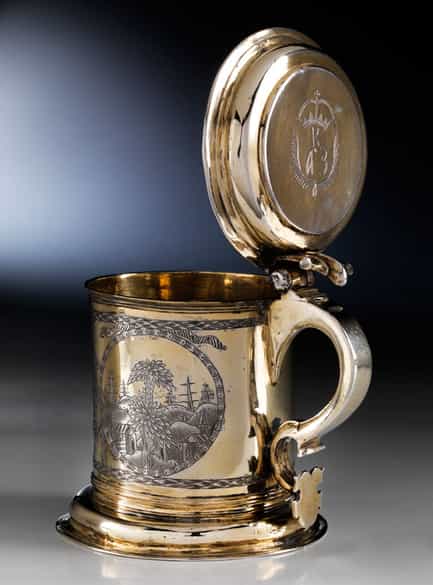 Detailabbildung: Fein gravierter Deckelhumpen