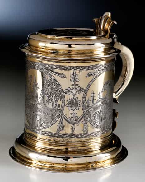 Detailabbildung: Fein gravierter Deckelhumpen