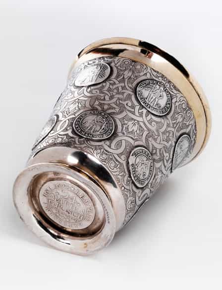 Detailabbildung: Münzbecher