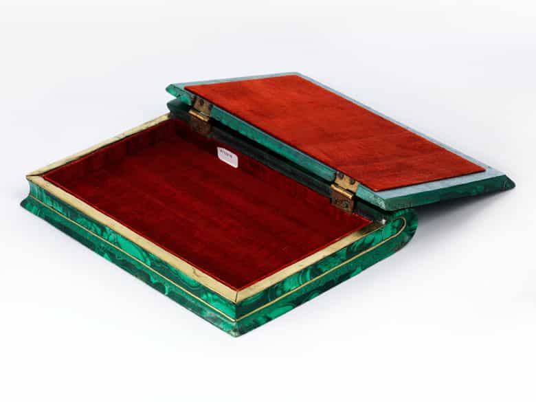 Detailabbildung: Russische Schatulle in Form eines Buches