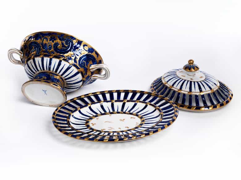 Detailabbildung: Porzellan-Deckelterrine mit Unterschale