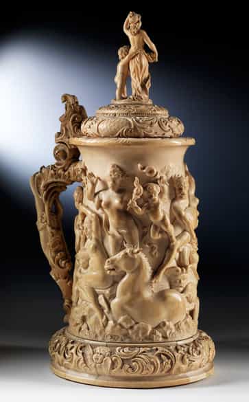 Detailabbildung: Großer Prunkhumpen in Elfenbein mit Venus-Diana-Szenerie und Raptatio-Gruppe im halbplastisch geschnitzten Relief