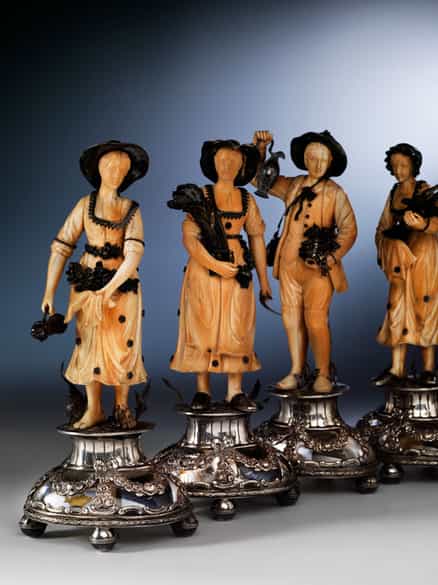 Detailabbildung: Satz von vier Elfenbeinschnitzfiguren „Die Vier Jahreszeiten auf Bergkristallsockeln mit Silbermontierung 